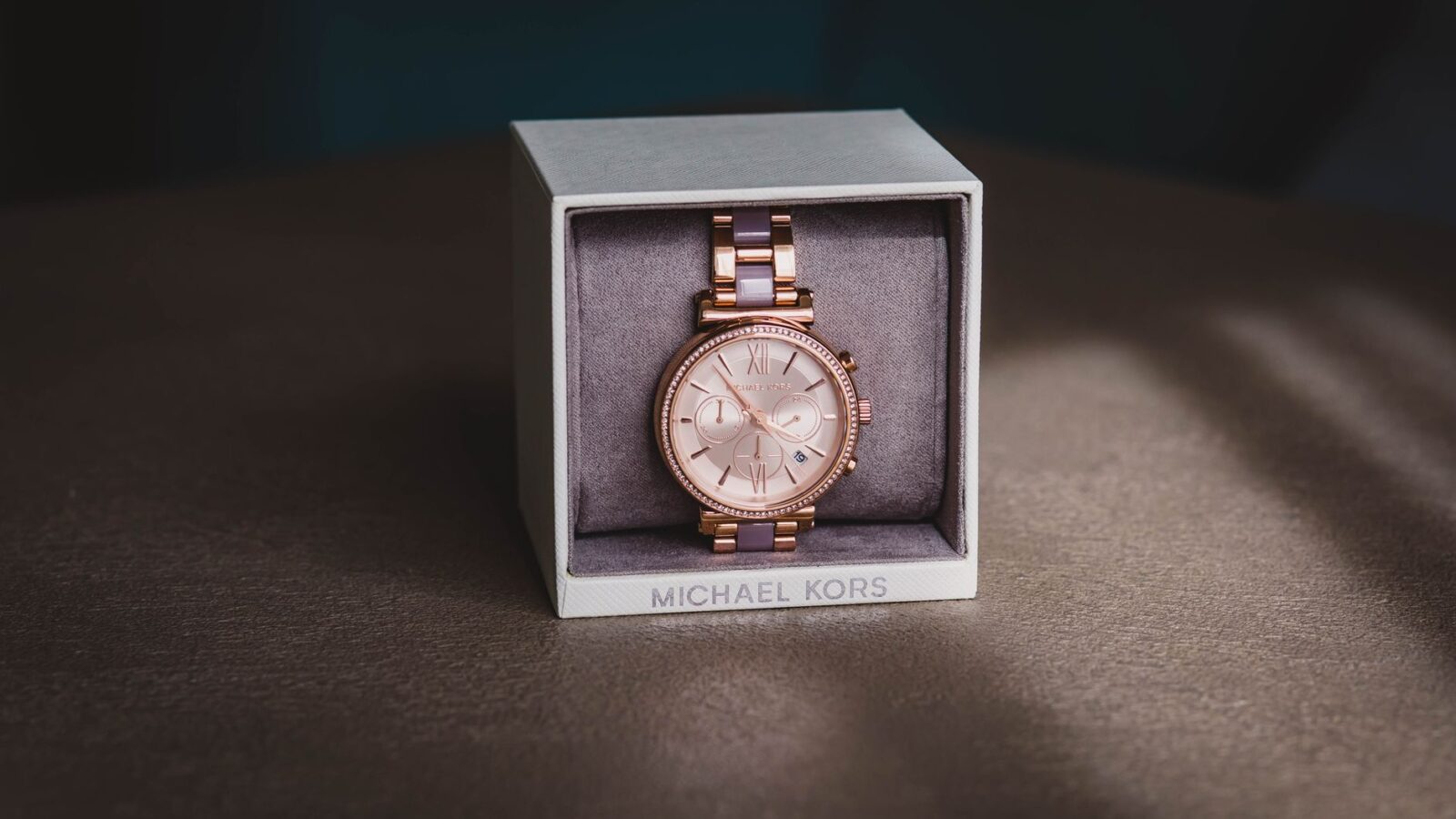 Michael Kors Luxury Watches and Handbags Timeless Style for Every Occasion